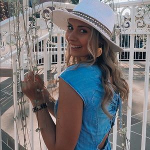 Meet your Posher, Lauren